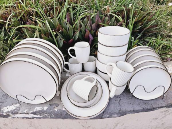 White Round Dinner set